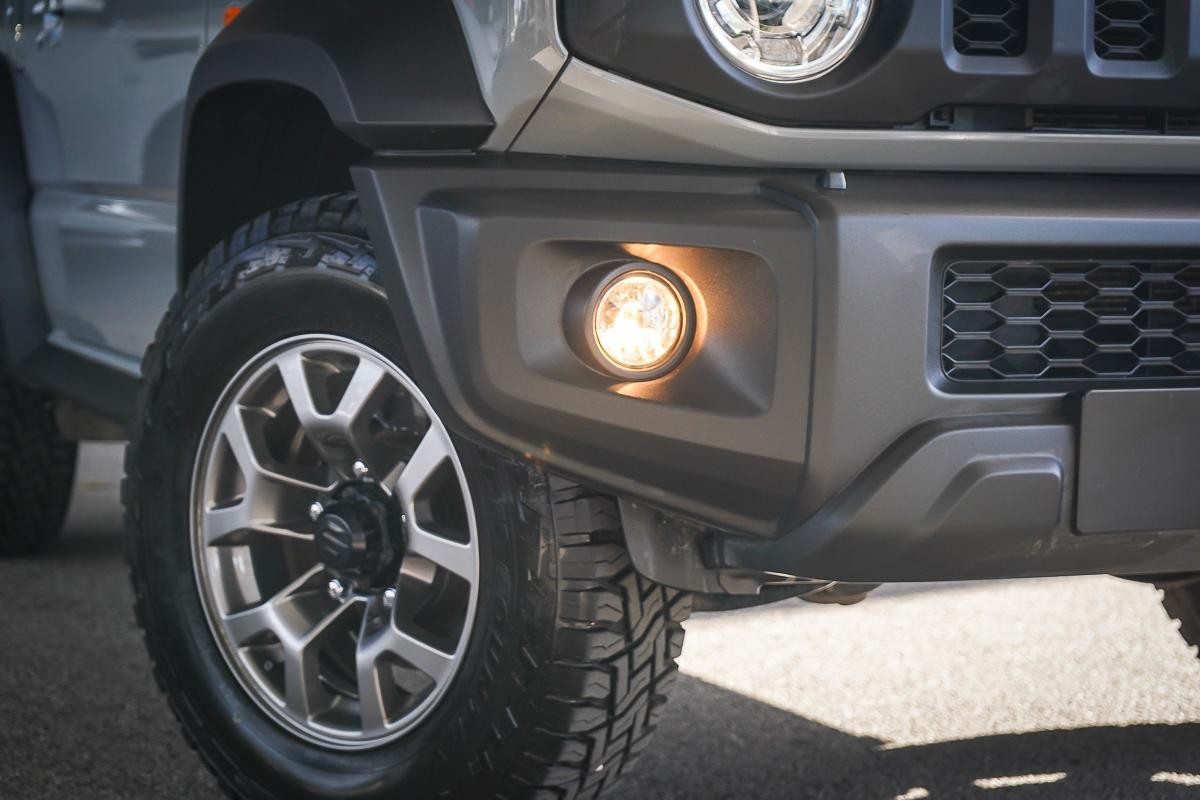 Suzuki Jimny image 2