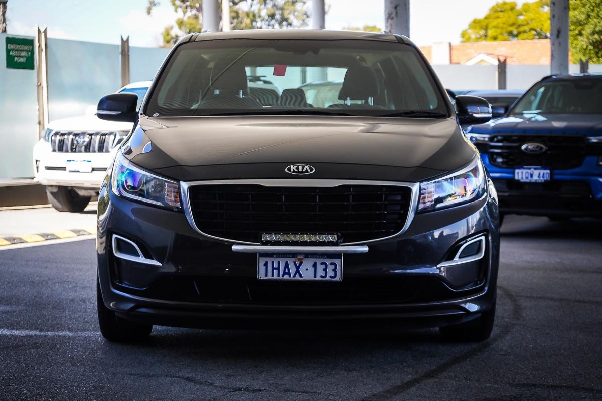 Kia Carnival image 3