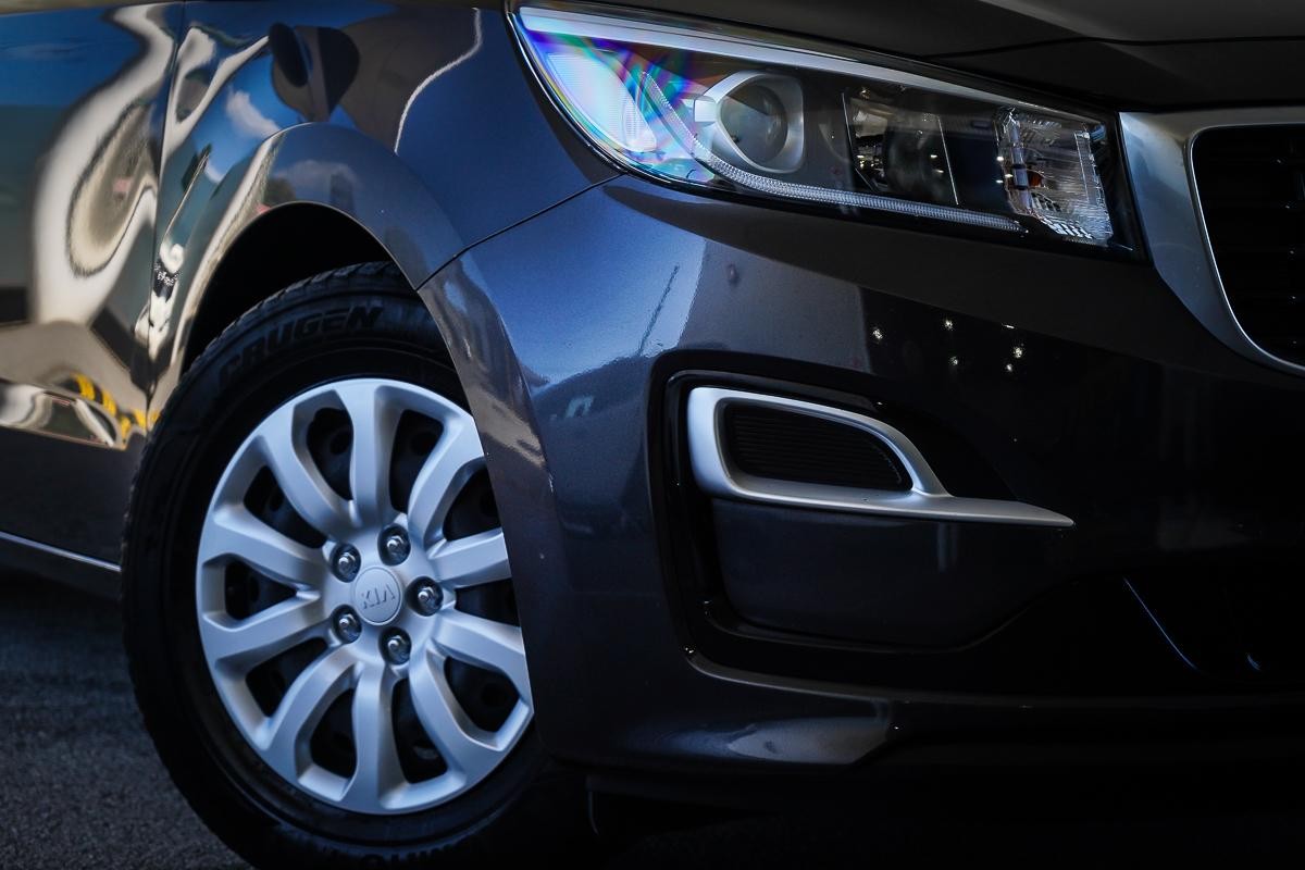 Kia Carnival image 2