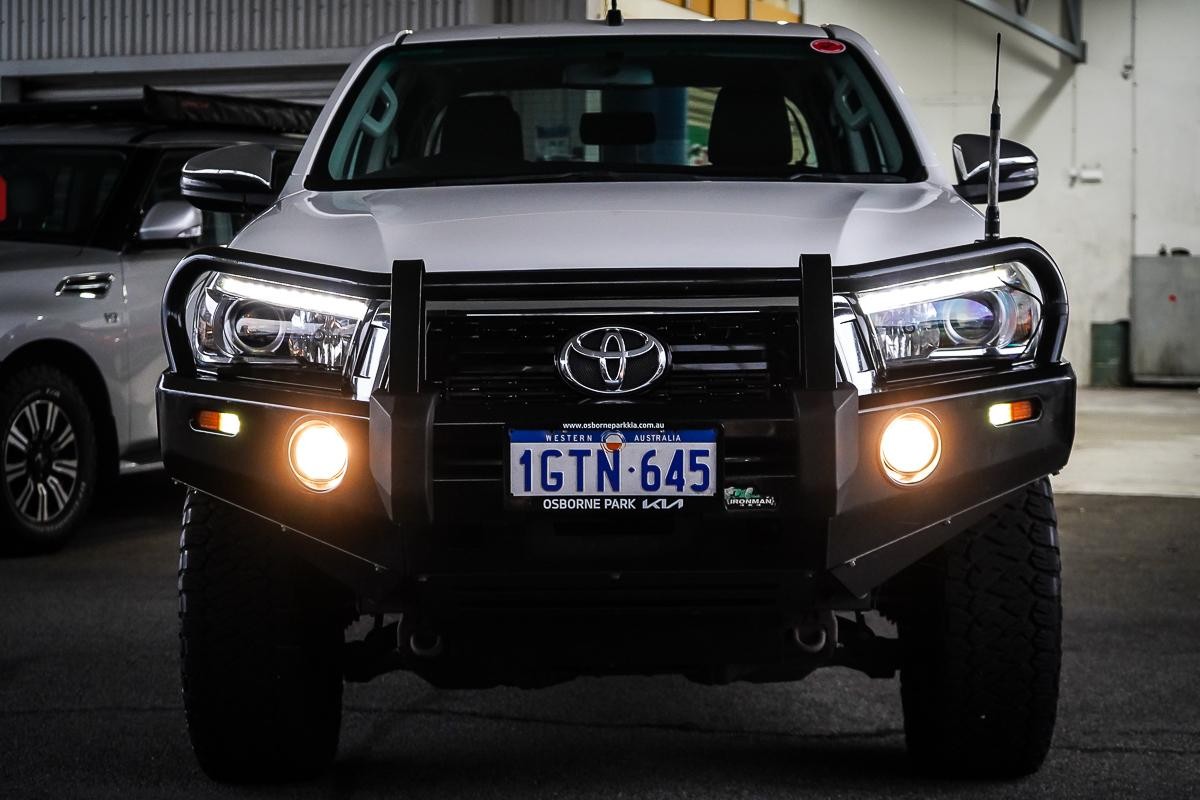 Toyota Hilux image 3