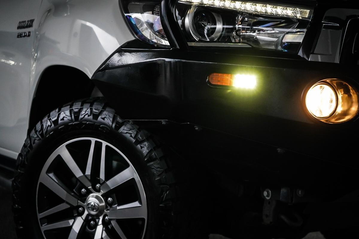 Toyota Hilux image 2