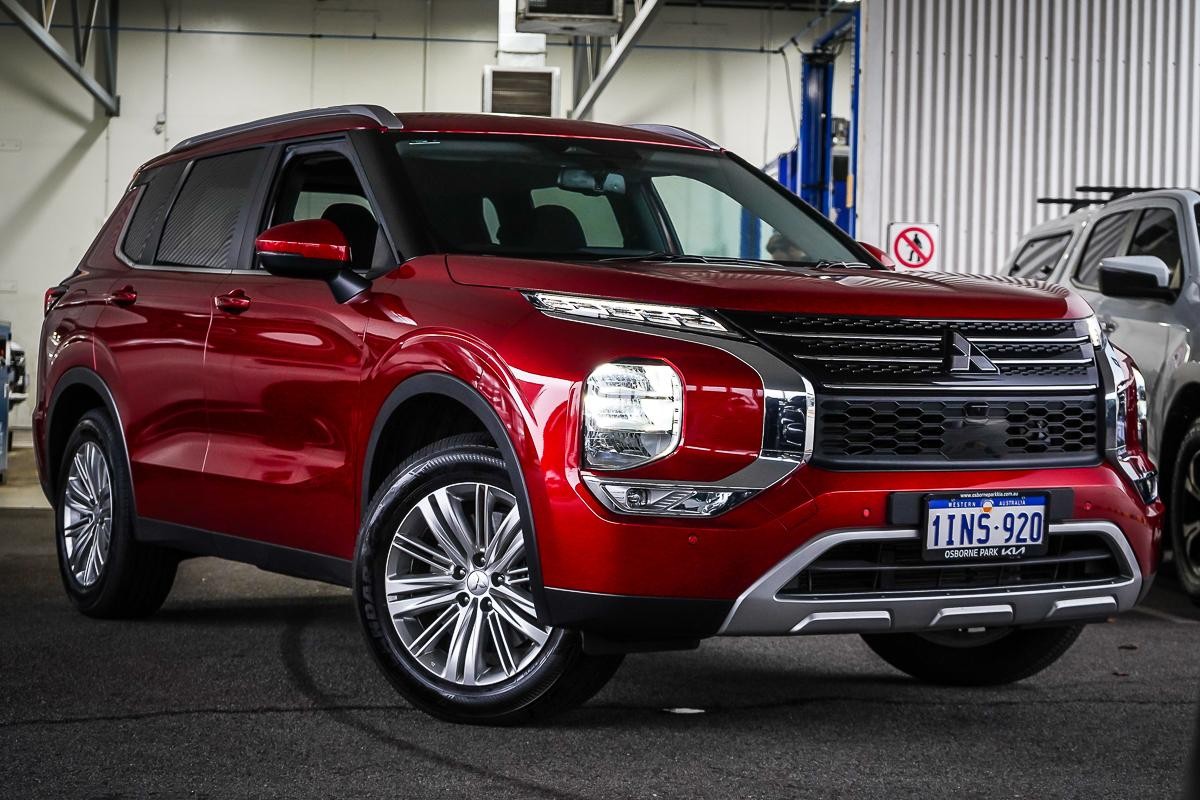 Mitsubishi Outlander image 1