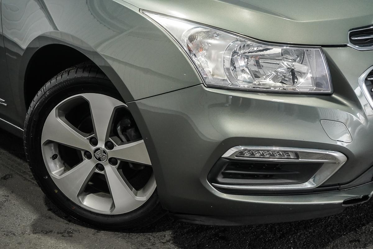 Holden Cruze image 2