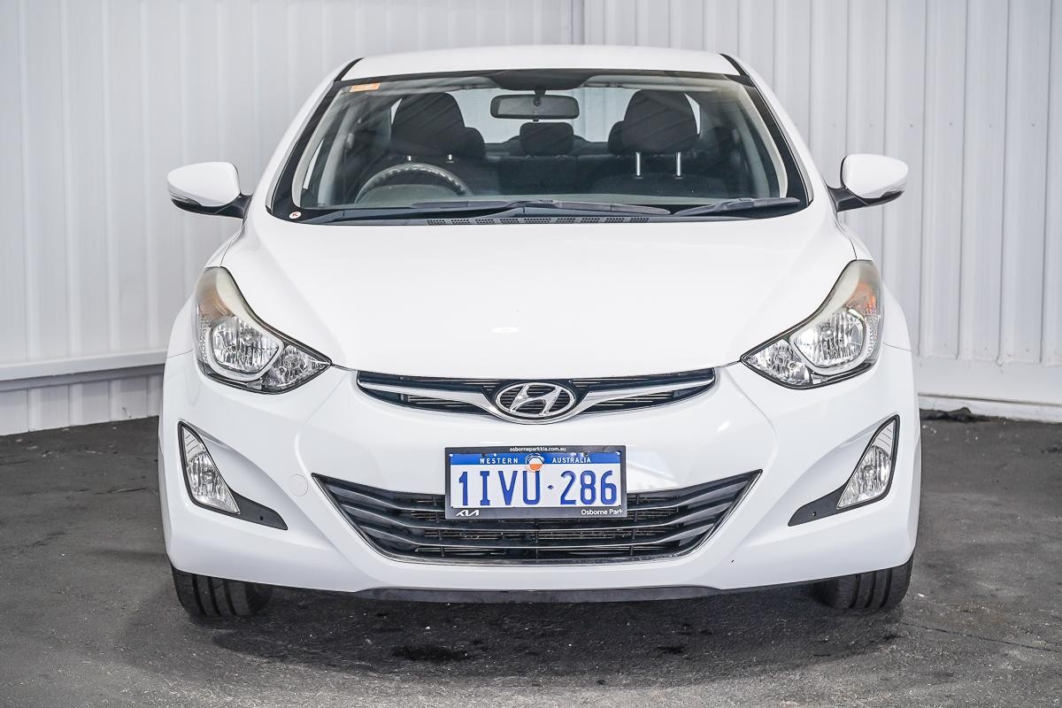 Hyundai Elantra image 3