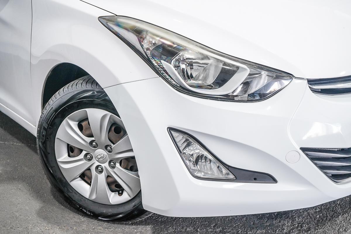 Hyundai Elantra image 2