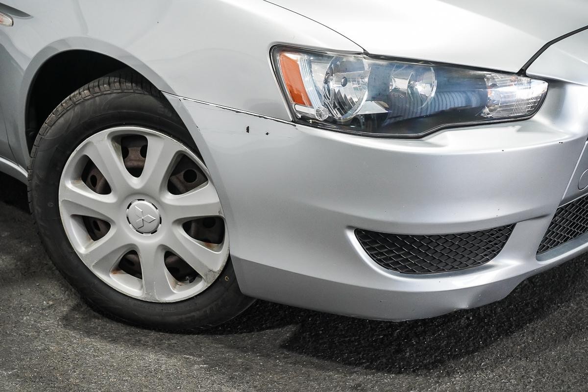 Mitsubishi Lancer image 2