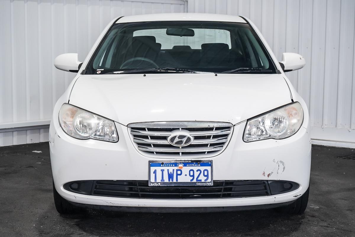 Hyundai Elantra image 3