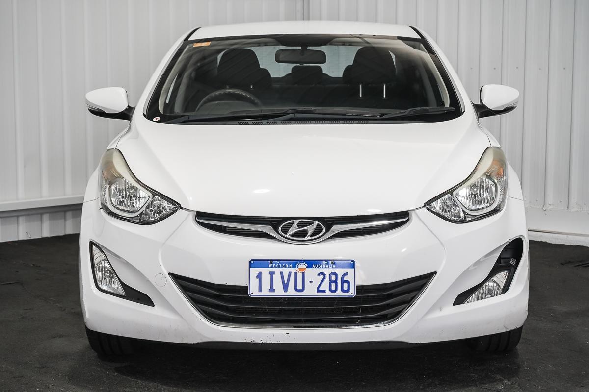 Hyundai Elantra image 3