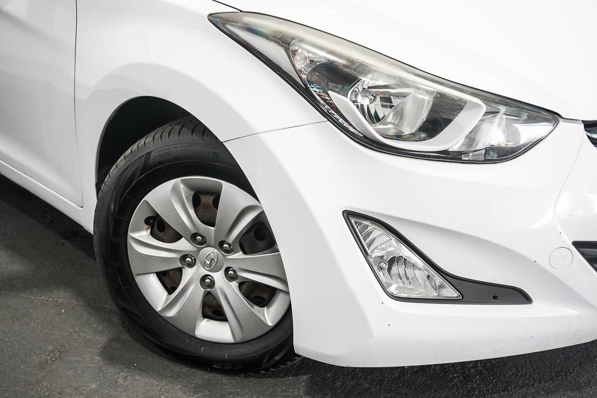 Hyundai Elantra image 2