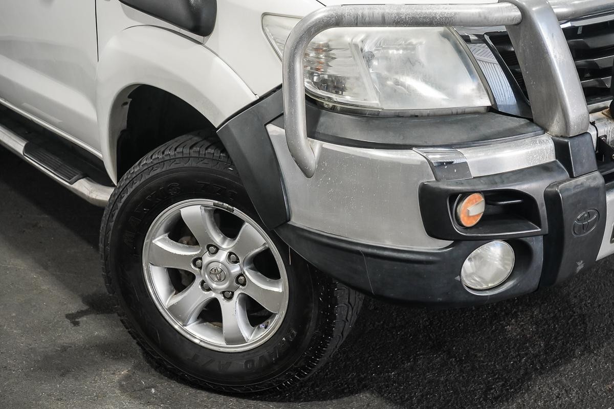 Toyota Hilux image 2