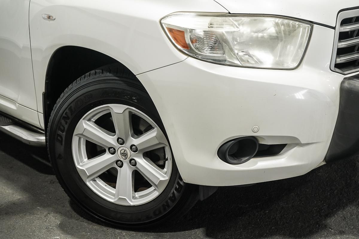 Toyota Kluger image 2