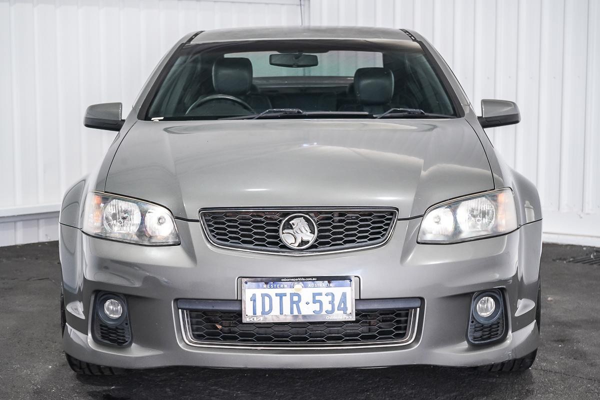 Holden Commodore image 3