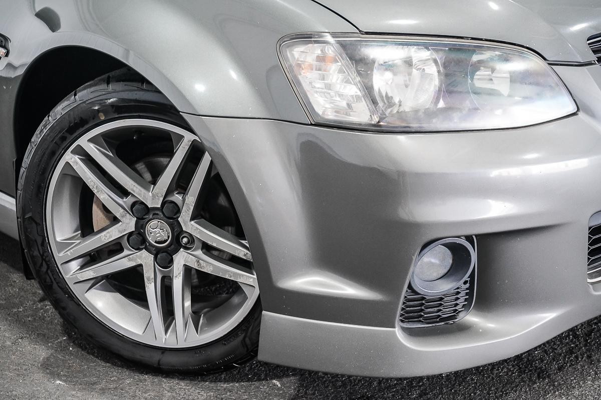 Holden Commodore image 2