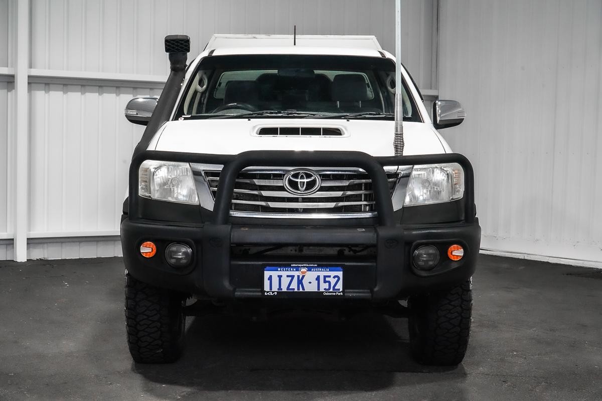 Toyota Hilux image 3