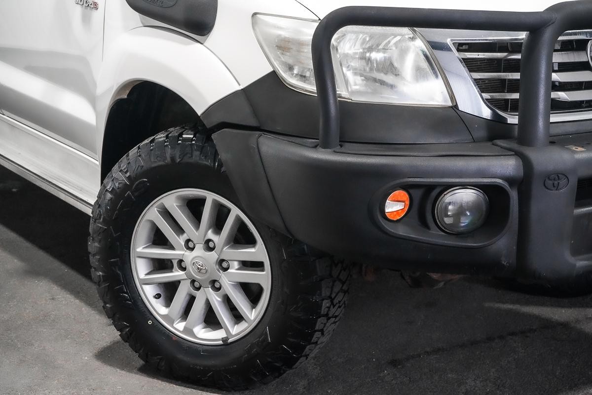 Toyota Hilux image 2