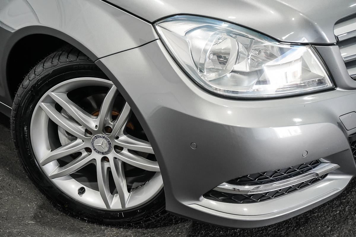 Mercedes Benz C-class image 2
