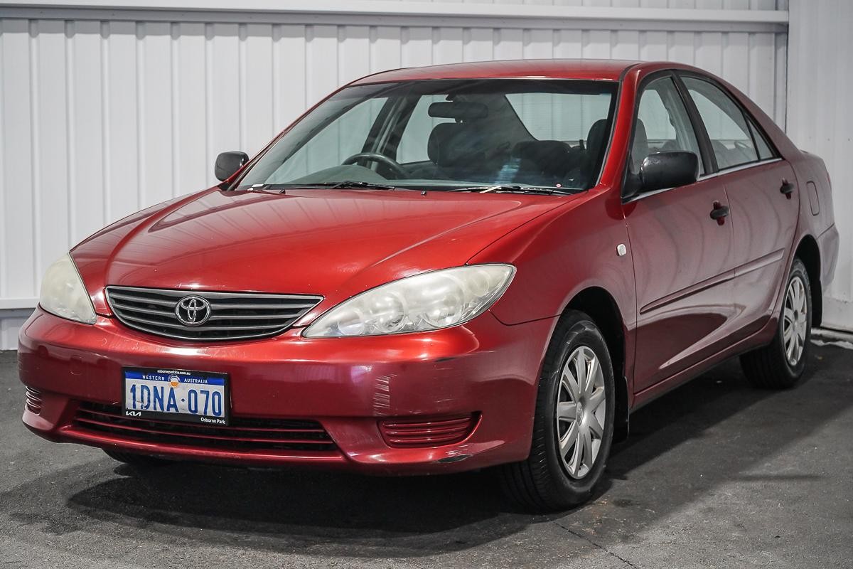 Toyota Camry image 4