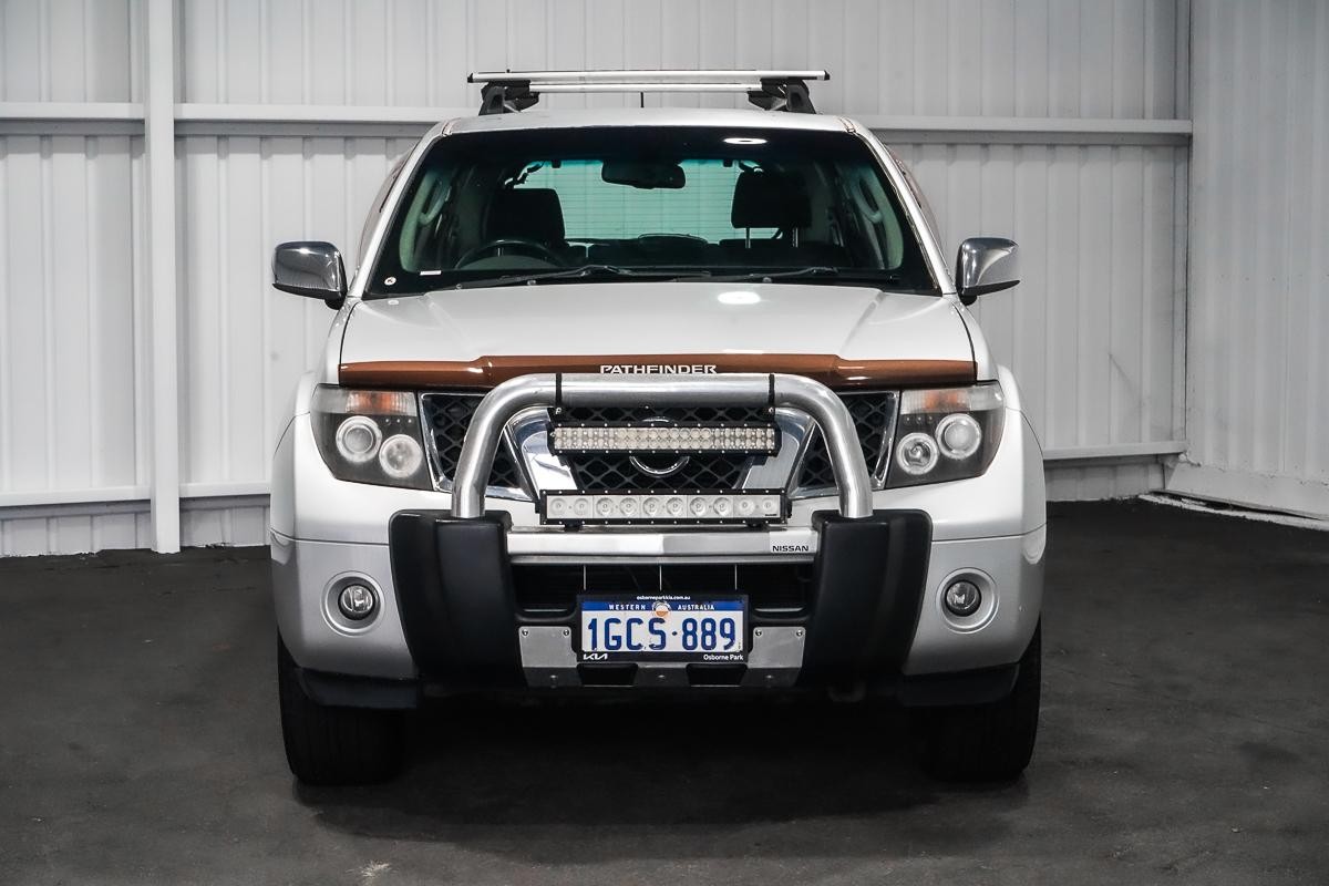 Nissan Pathfinder image 2