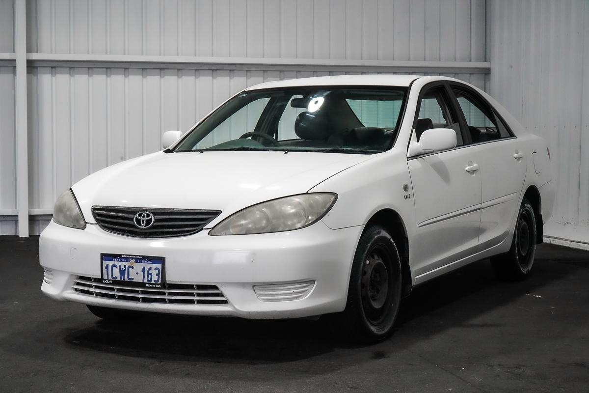 Toyota Camry image 4