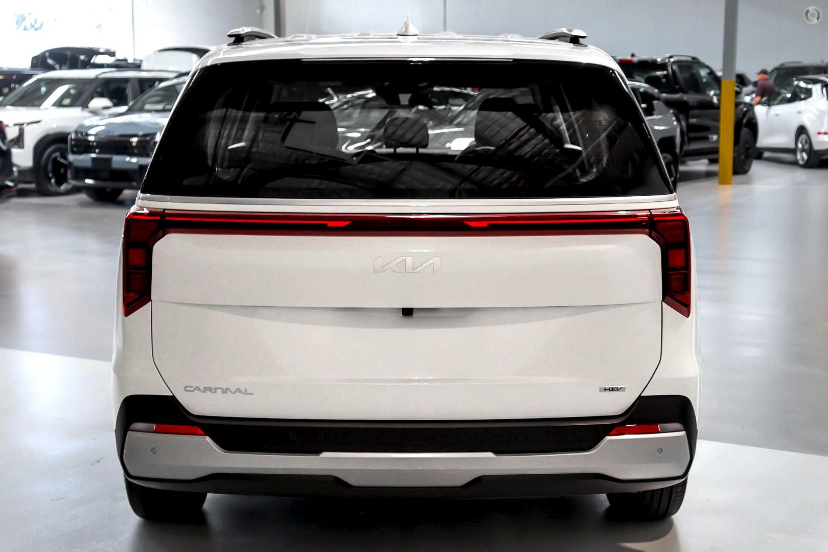 Kia Carnival image 3