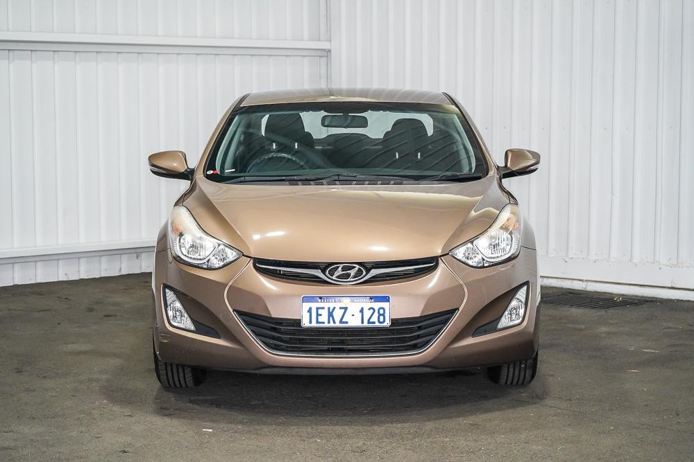 Hyundai Elantra image 2