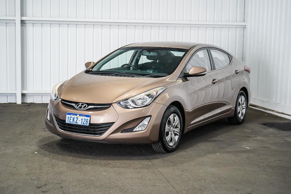 Hyundai Elantra image 3
