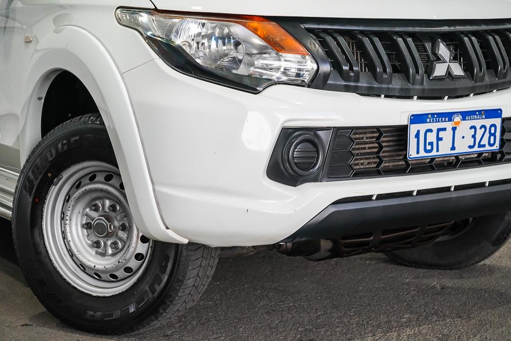 Mitsubishi Triton image 2