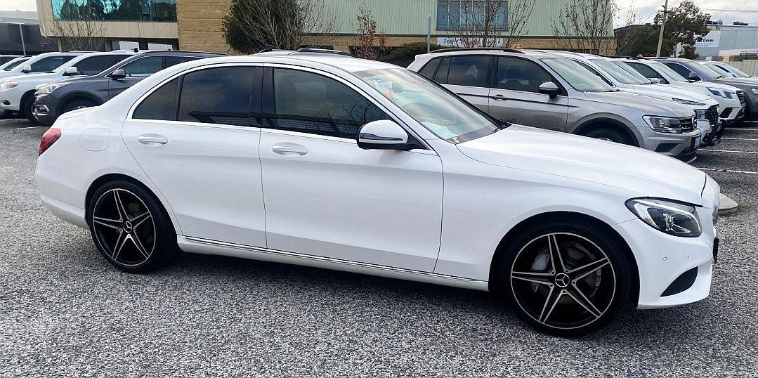 Mercedes Benz C-class image 3