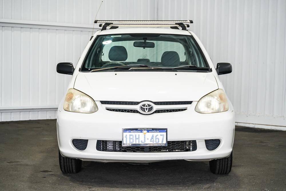 Toyota Echo image 3