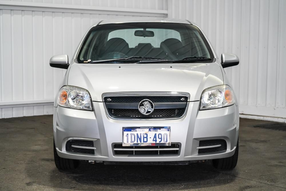 Holden Barina image 3