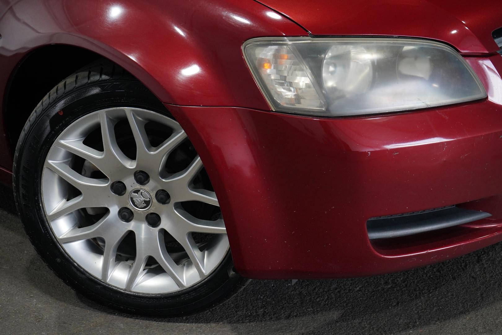 Holden Commodore image 2