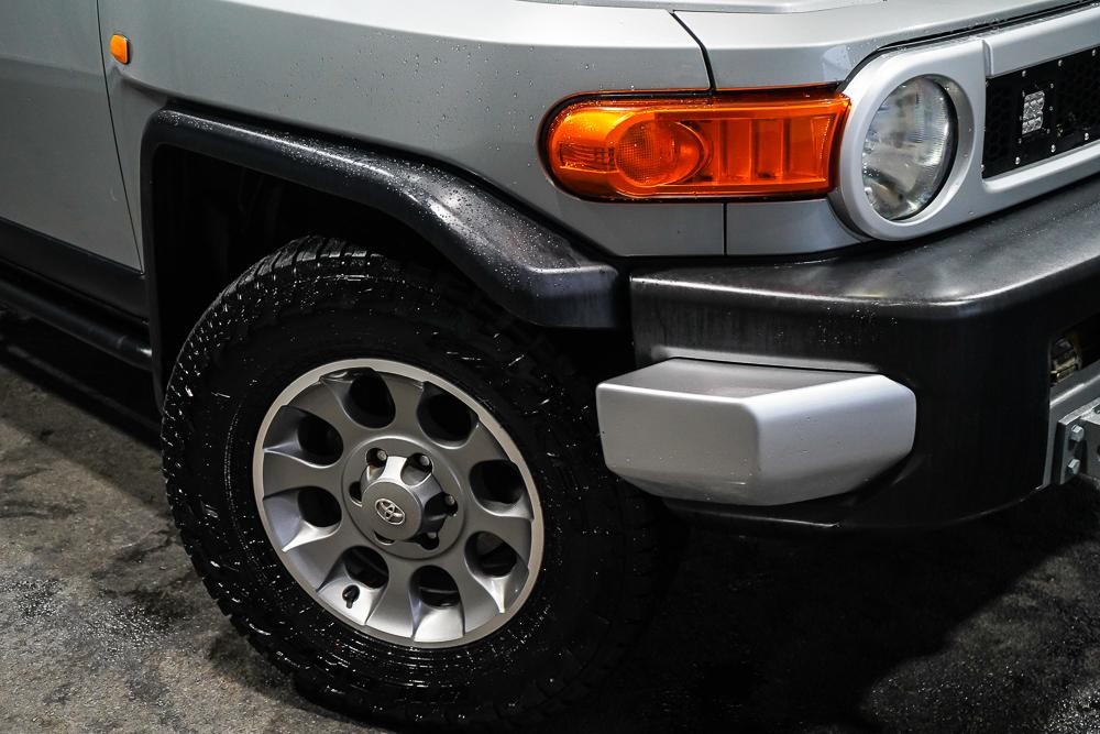 Toyota Fj Cruiser image 2