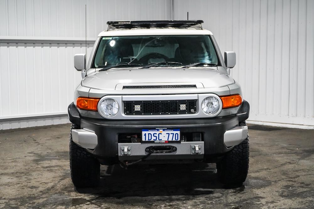Toyota Fj Cruiser image 3