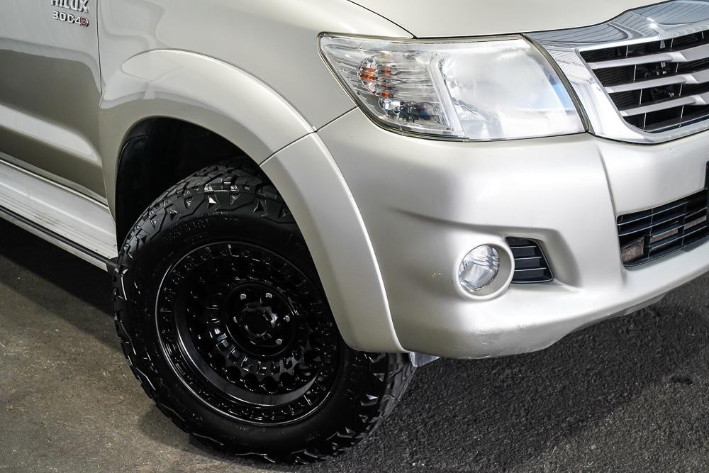 Toyota Hilux image 2