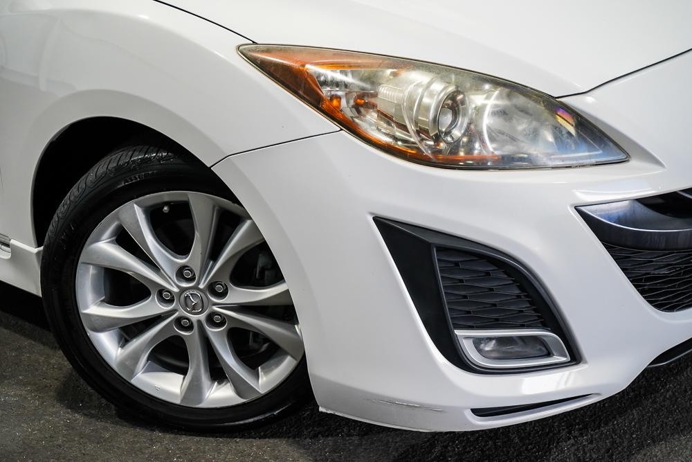 Mazda 3 image 2
