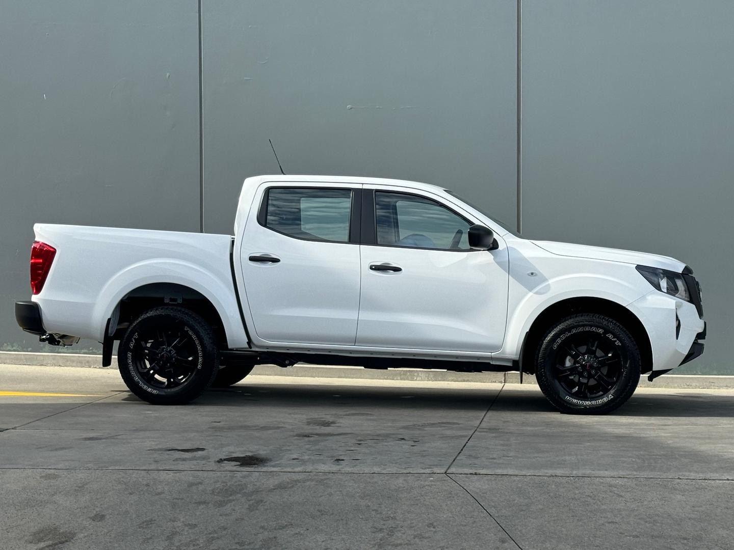 Nissan Navara image 2