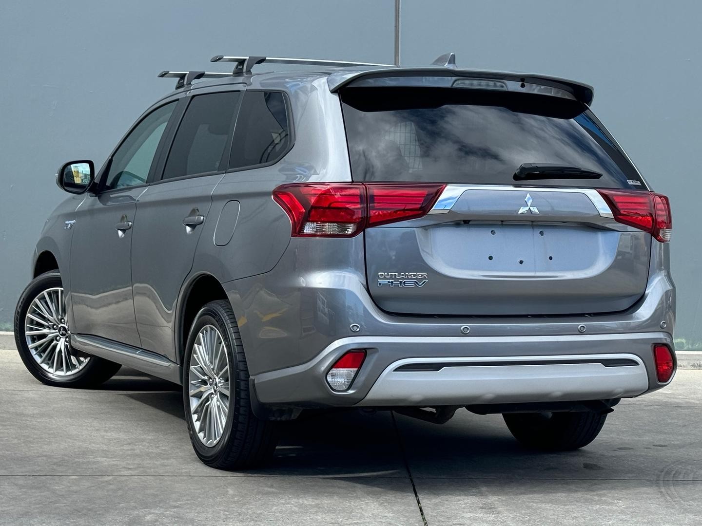 Mitsubishi Outlander image 3