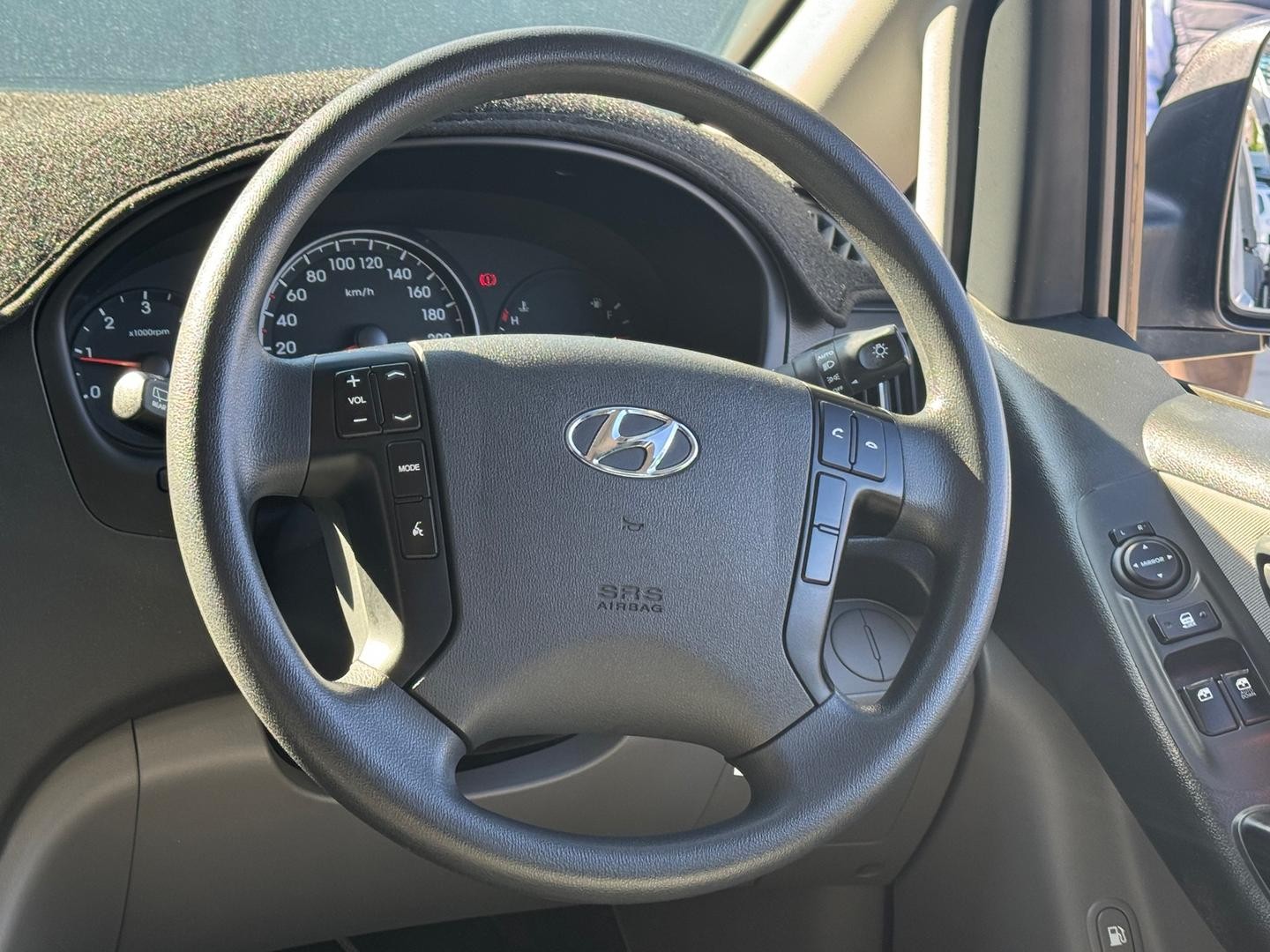 Hyundai Iload image 2