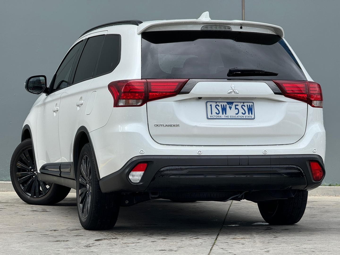 Mitsubishi Outlander image 3