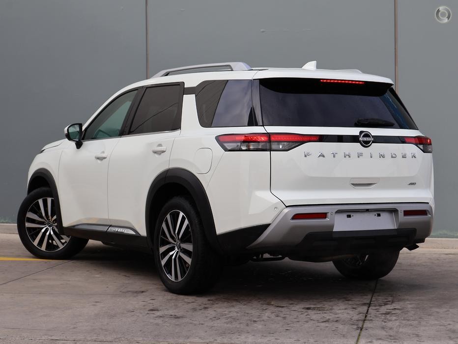 Nissan Pathfinder image 3