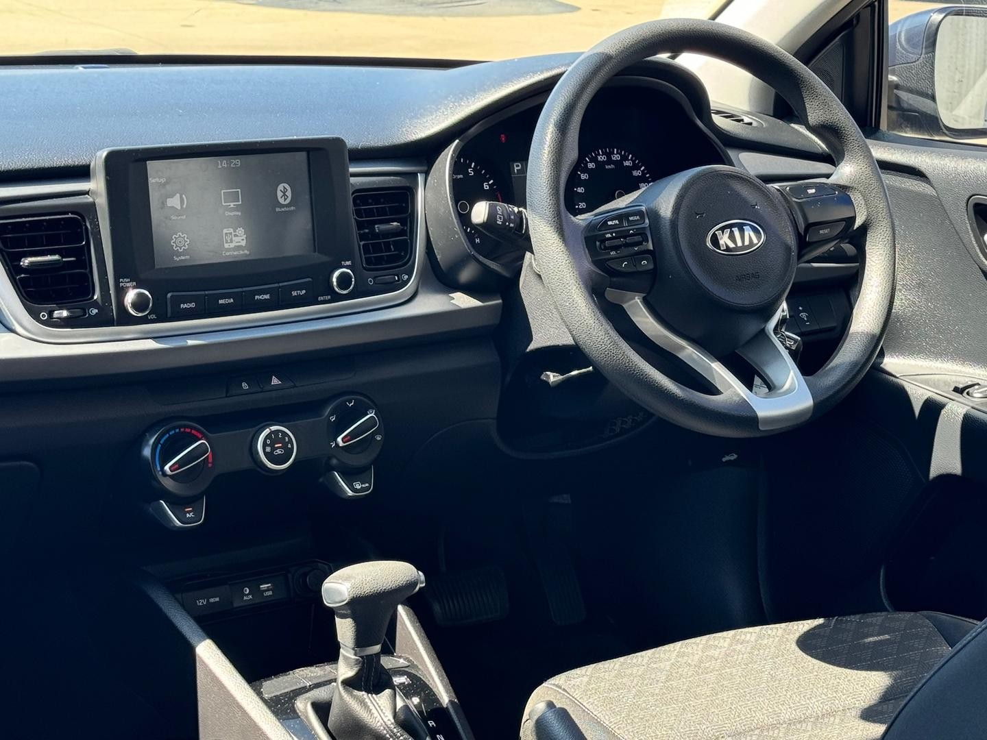 Kia Rio image 2