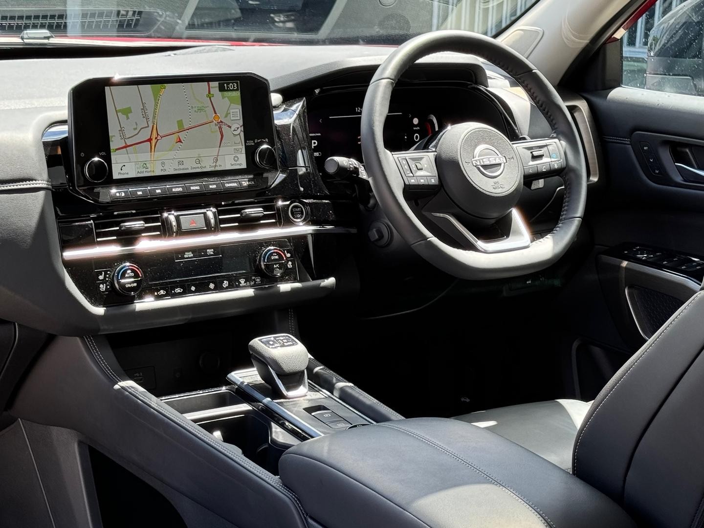 Nissan Pathfinder image 2