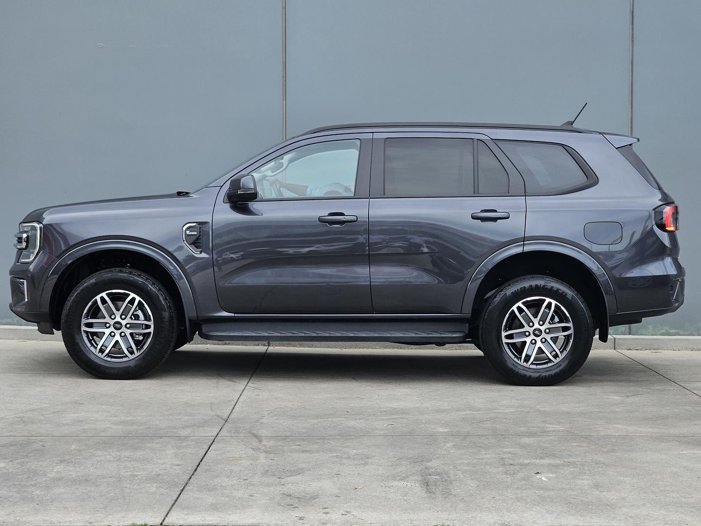 Ford Everest image 4