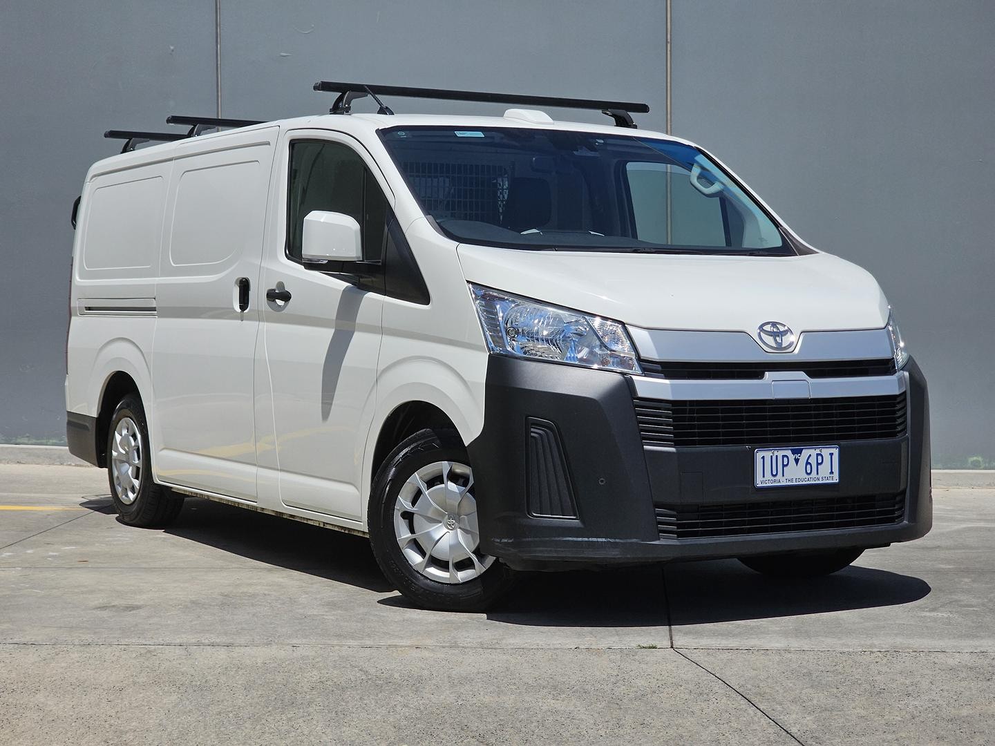 Toyota Hiace image 1