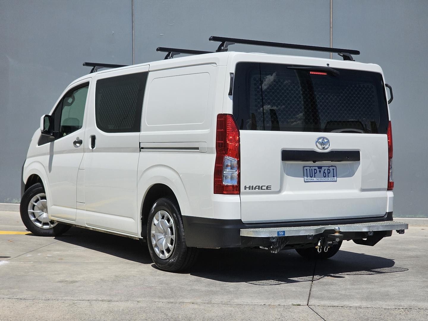 Toyota Hiace image 3