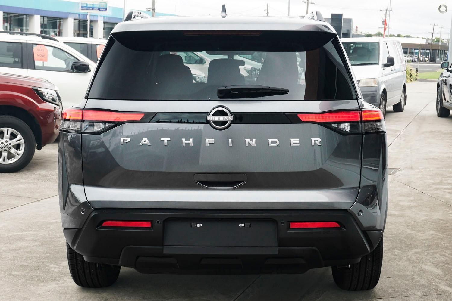 Nissan Pathfinder image 3