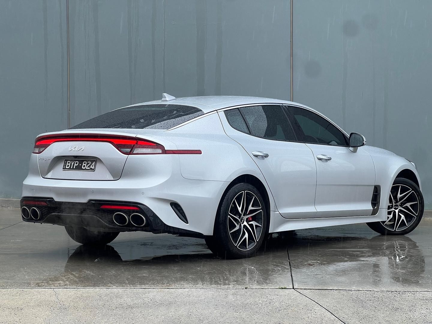 Kia Stinger image 2