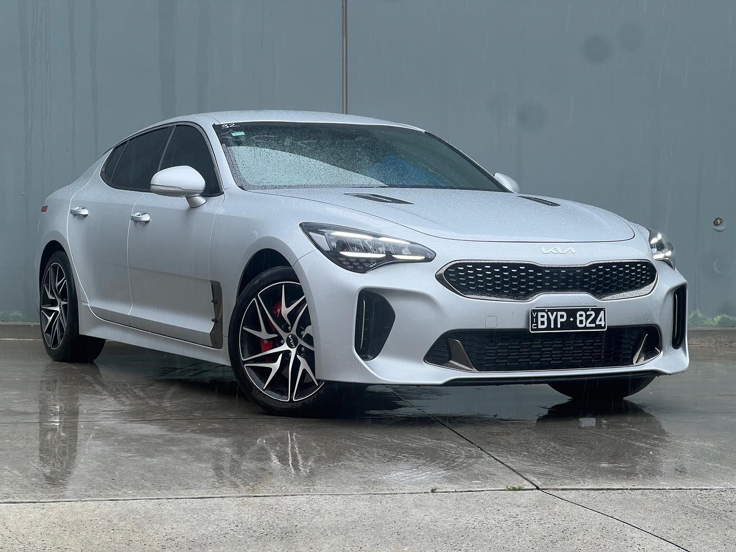 Kia Stinger image 1