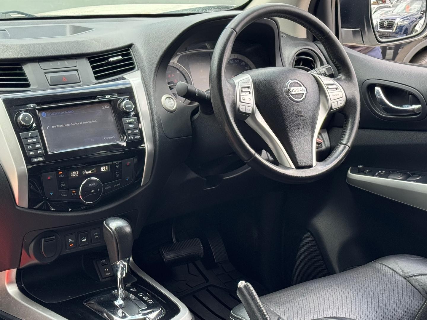Nissan Navara image 2