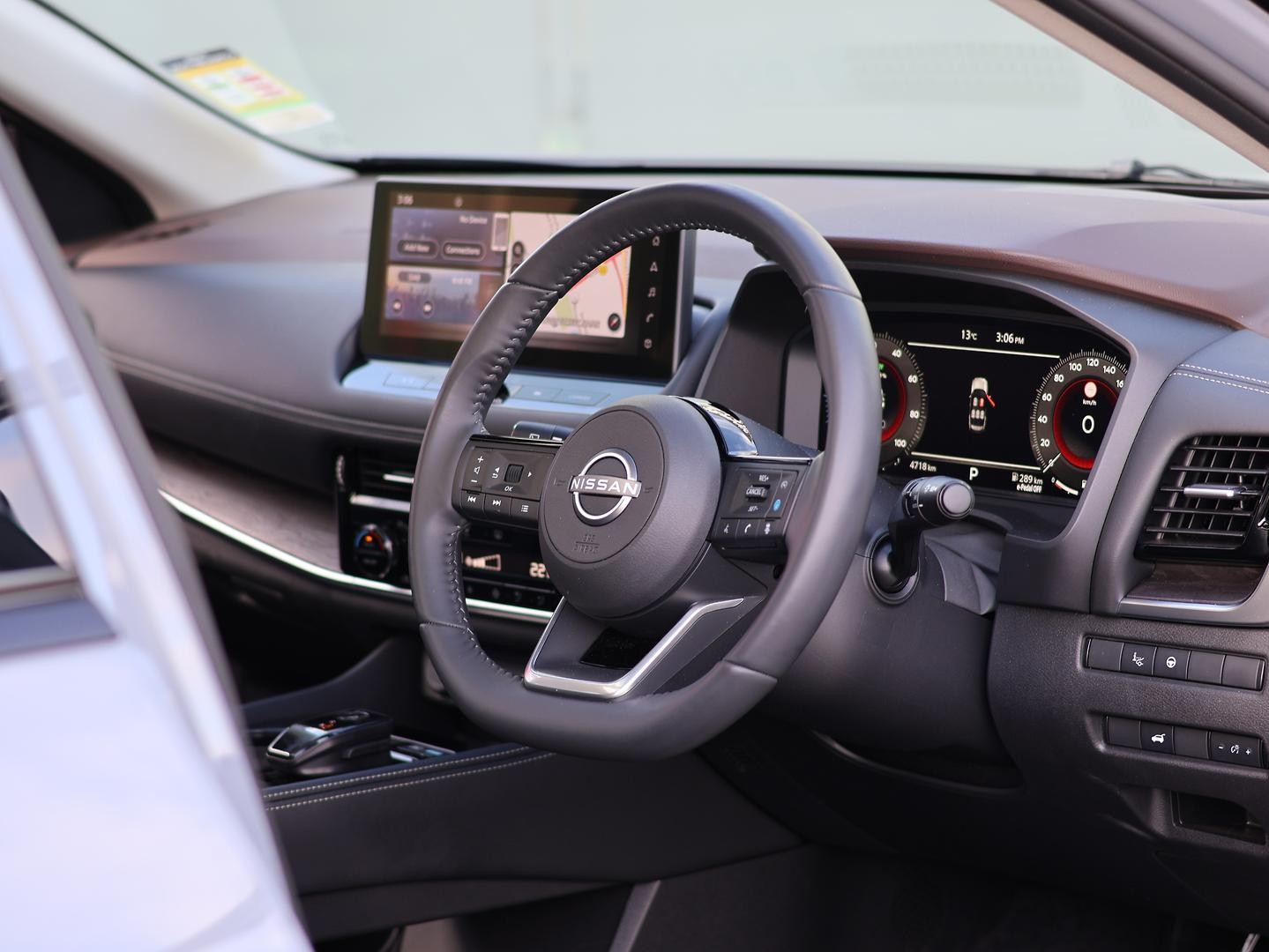 Nissan X-trail image 2